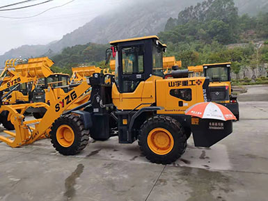 恭喜羅總喜提新車，山宇裝載機940走起，山宇重工，助您成功！